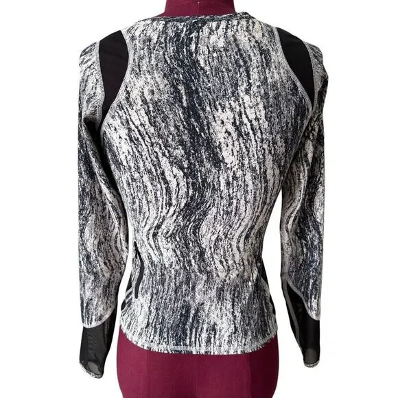 Lululemon Water: Sun Runner 1/2 ZipTexture Twist White Black - Picture 4 of 10